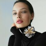 ⁦Silver & Gold Flower Choker⁩ – תמונה ⁦2⁩